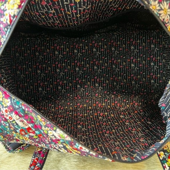 New Modern VERA BRADLEY Itsy Ditsy L Travel Duffle Bag Bandolier Purple Floral - Picture 12 of 13